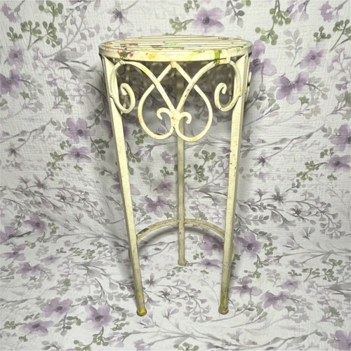 White metal round - metal,