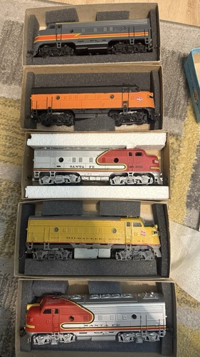 Athearn train locomotive - athearn,