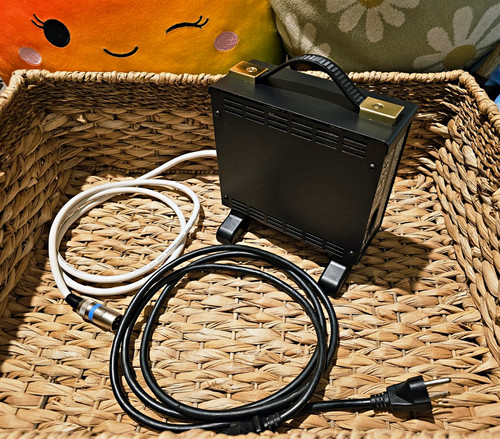 24volt battery charger - 24volt, 8a