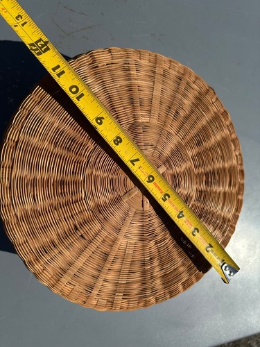 Vintage round woven wicker - round,