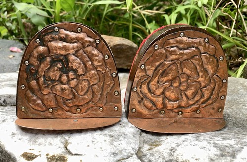 Vntg hammered copper bookends - hammered,
