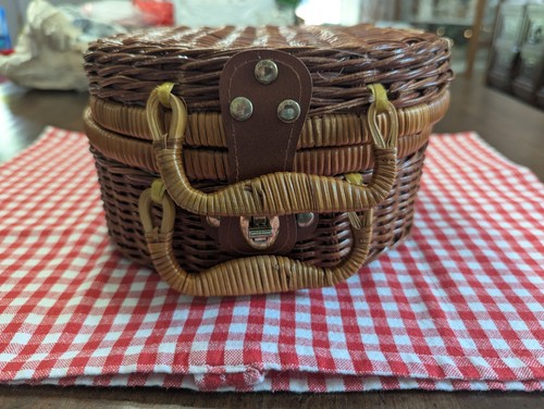 Vtg wicker picnic basket - picnic,