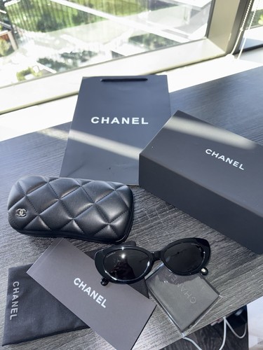 Chanel oval cat - chanel,