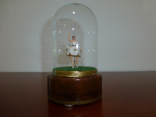 Vintage reuge dancing - vintage,