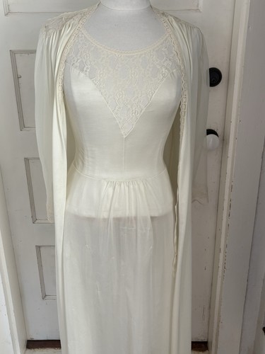 Vtg ivory nylon lace peignoir - vtg,