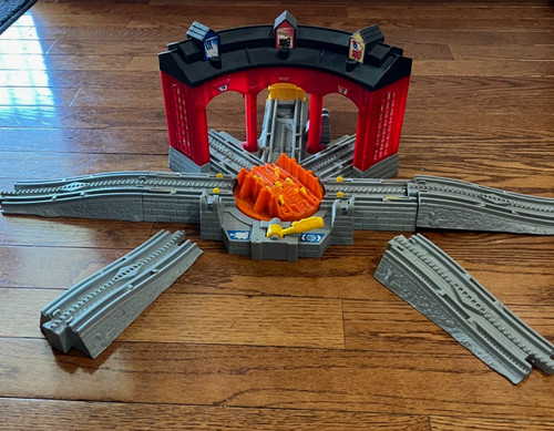 Geotrax roundhouse train - geotrax,