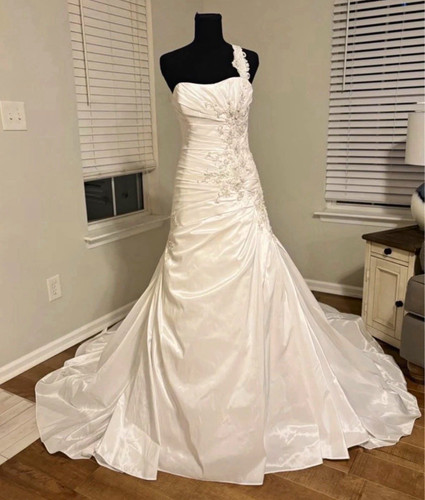 Maggie sottero ivory satin - maggie,
