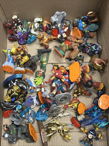 Lot skylander figures - lot,