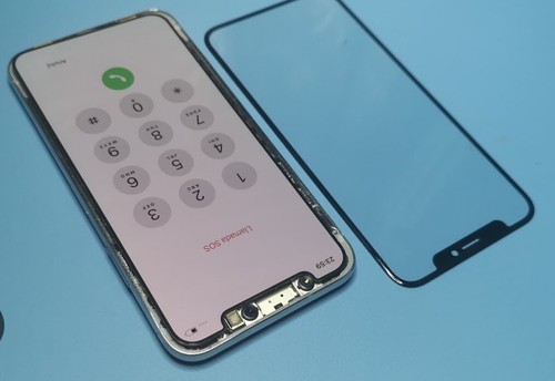 Iphone cracked screen - iphone,