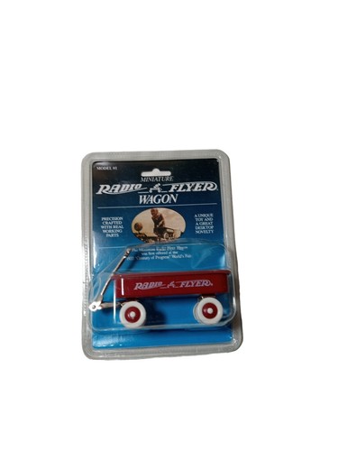 Radio flyer wagon miniature - radio,