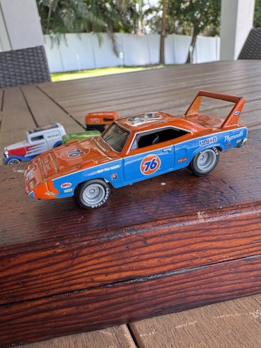 Hot wheels plymouth - hot,