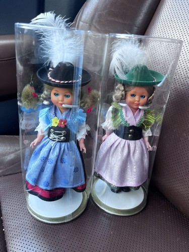 Two dolls kaiser chicago - dolls, chicago"