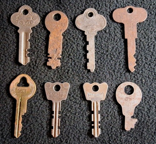 Lot vintage keys - lot,