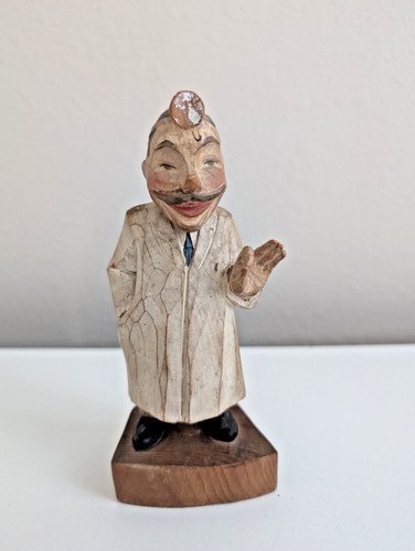 Creepy doctor carved - , figurine