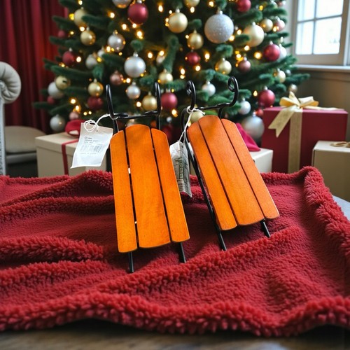 Dennis east wood metal set - east,