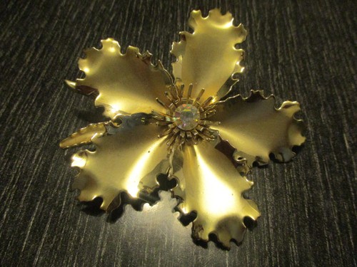 Massive vintage estate flower - massive,