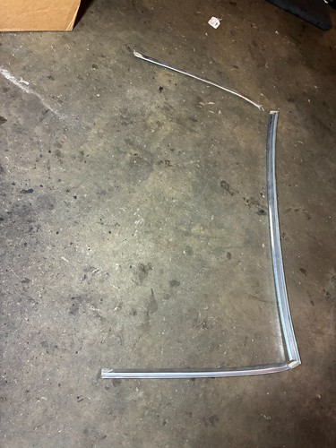 Rear windshield hard top trim - rear,