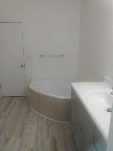 249 000 3br 1232ft2 - /,