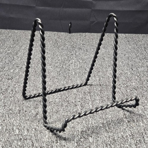 Black twisted metal display - black,