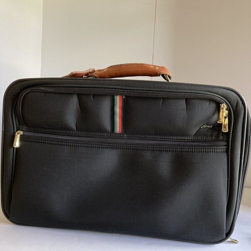 Lark carry suitcase 19 - on,