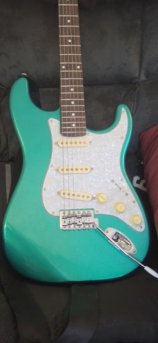 Green strat style solid - green,