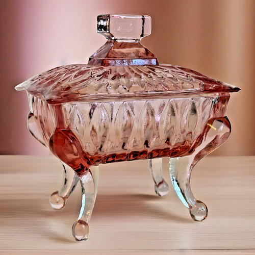 Curved leg pink - glass, piano
