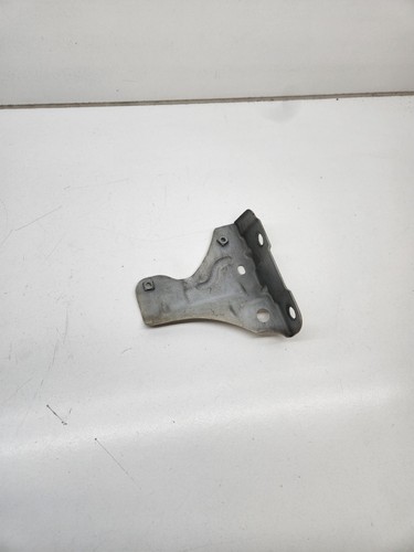 Front fender mount bracket - fender,