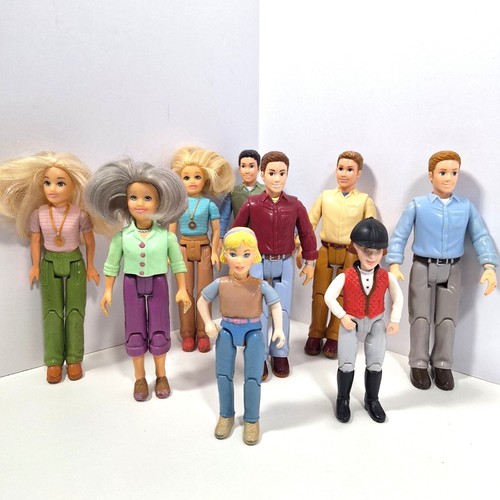 Loving family dollhouse - family,