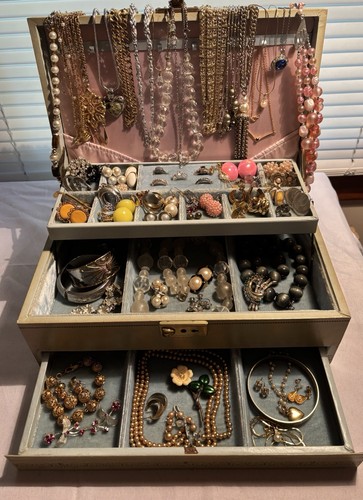 Vintage now jewelry - now,