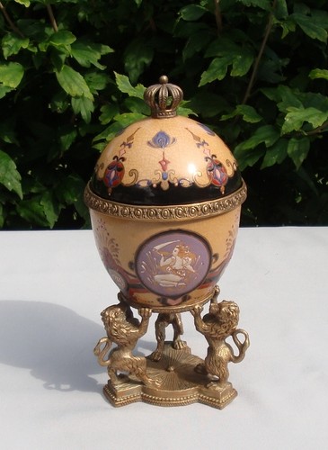 Centerpiece urn lion art - lion, deco