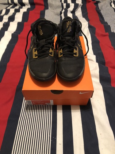 Kyrie size with box - 4s,