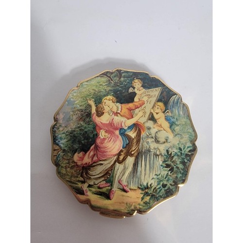 Vintage stratton queen compact - vintage,