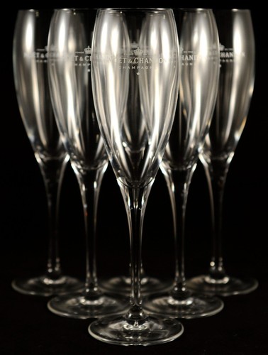 Moet chandon champagne - chandon,