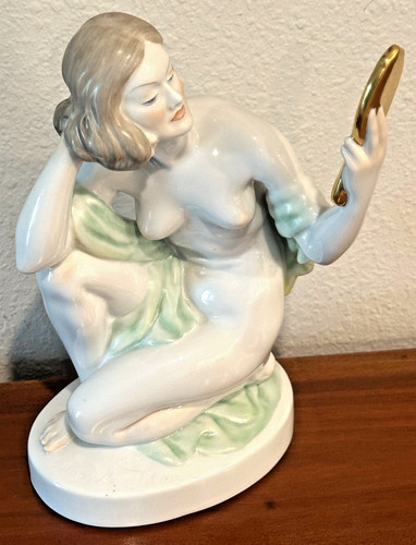 Herend nude lady holding - nude,