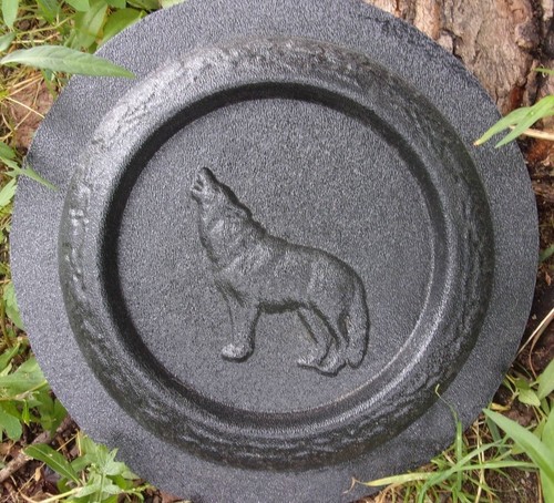 Wolf birdbath mold - , cement