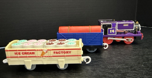 Thomas trackmaster train - thomas,
