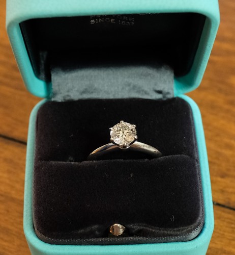 Tiffany round diamond - round,