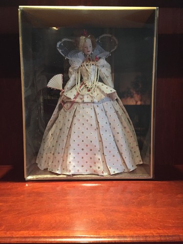Barbie collector club queen - barbie,