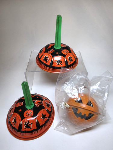 Vintage halloween metal toy - us,