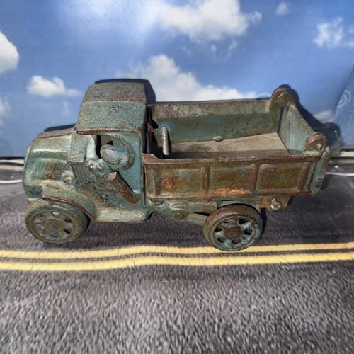 Antique cast iron dump - 8",