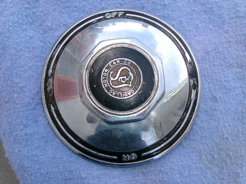 1932 cadillac lasalle hubcap - cadillac,
