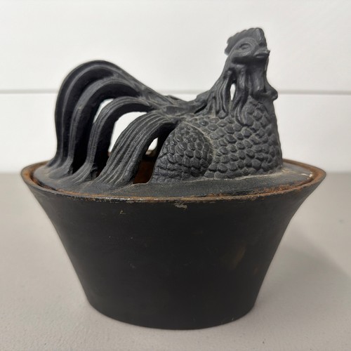 Cast iron hen chicken wood - cast,