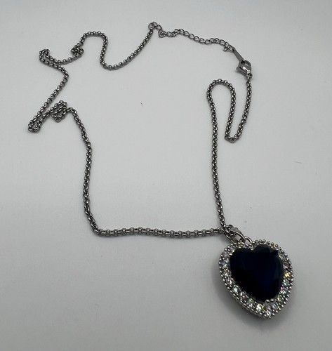 Heart the ocean necklace - the,