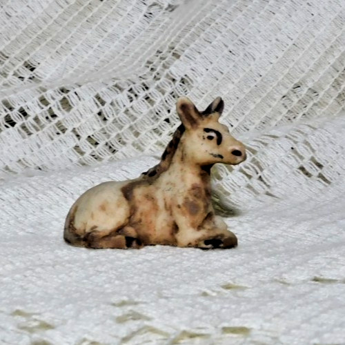 Donkey figurine laying - figurine:,