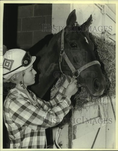 1982 press photo exercise - press,