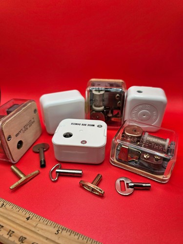 Sanyo music box wind up - box,