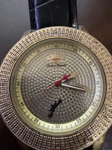 Men watch techno - by,