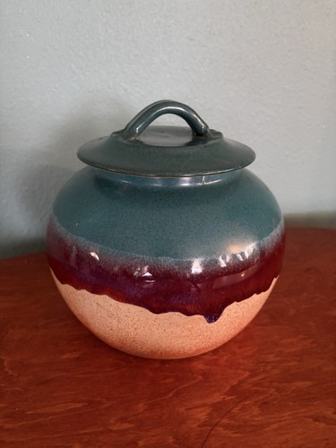Large mcqueeny pottery pot - large,