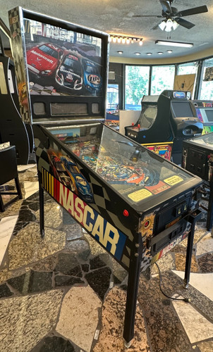 Stern nascar pinball machine - pinball,