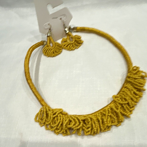 Gold tone beaded necklace - tone, &